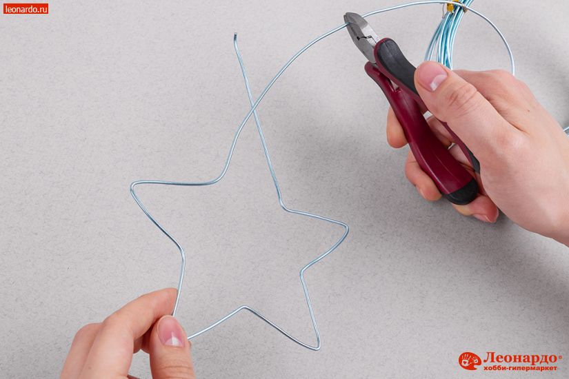 каркас звезды из проволоки.